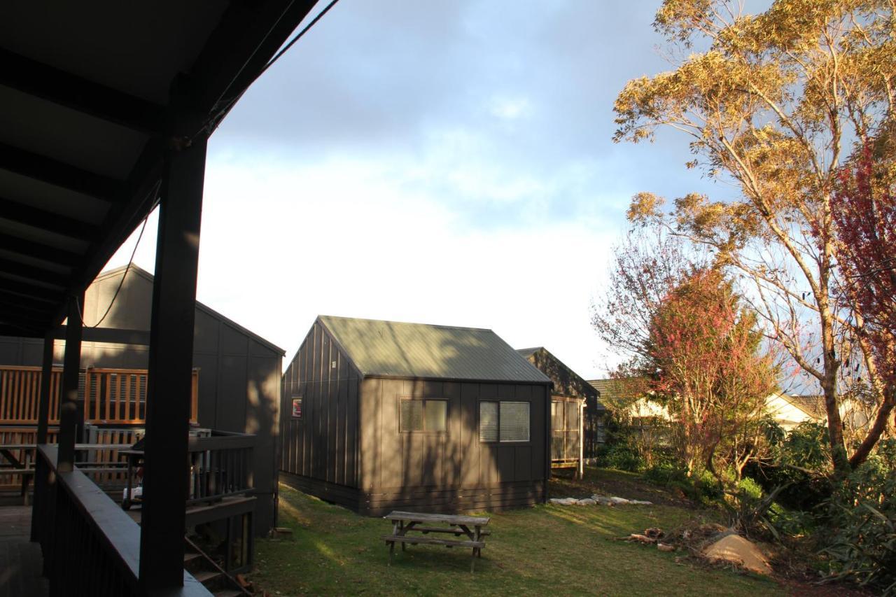 Hugo & Carters Backpackers & Motel Tauranga Buitenkant foto The Village